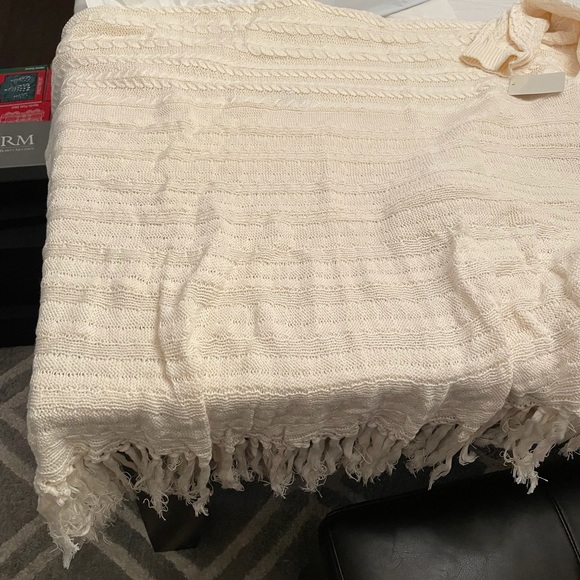 Daisy Fuentes sweater wrap in cream - Picture 3 of 5